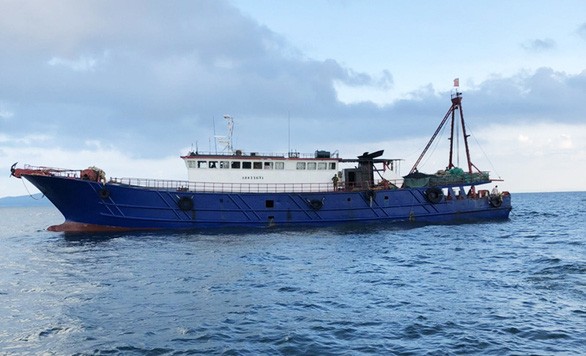 Tàu cá Trung Quốc bị bắt giữ khi đang khai thác trái phép thủy hải sản trên chủ quyền vùng biển Việt Nam. Ảnh: TTO