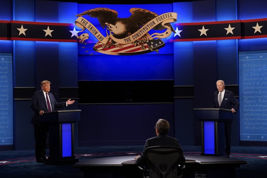 Toàn cảnh màn đối đầu 'nảy lửa' giữa hai ứng viên Tổng thống Mỹ 