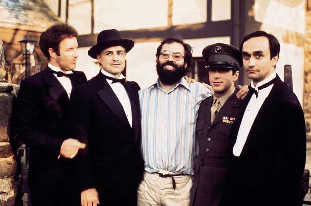 Francis Ford Coppola, James Caan, Marlon Brando, Al Pacino và John Cazale trên phim trường "The Godfather".