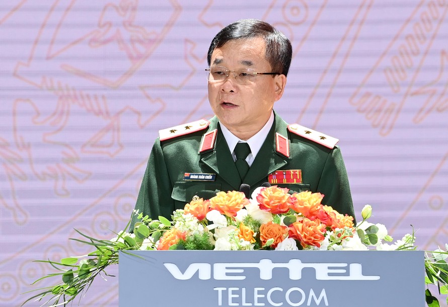 Tổng Giám đốc Tổng Công ty Viễn thông Viettel Cao Anh Sơn phát biểu tại sự kiện.