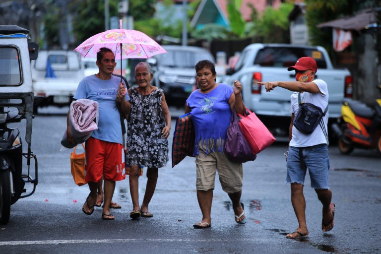 Bão Molave gây ngập lụt tại Philippines