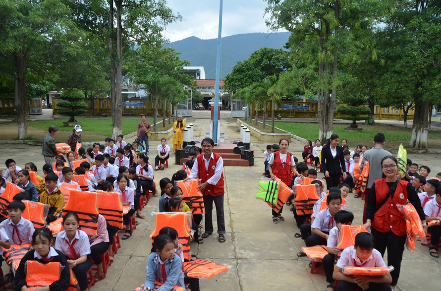 Quảng Nam cho học sinh nghỉ học 2 ngày tránh bão số 9