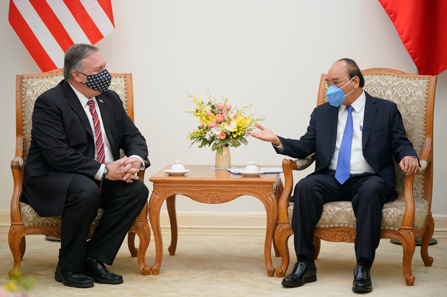Thủ tướng Nguyễn Xuân Phúc và Ngoại trưởng Hoa Kỳ Michael Richard Pompeo. Ảnh: VGP