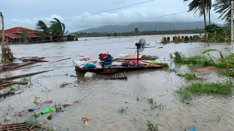 Philippines sơ tán hàng nghìn dân tránh siêu bão Goni