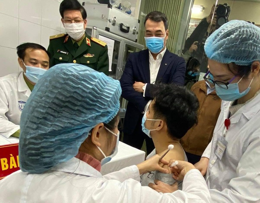 Việt Nam tự cường trong 'cuộc đua' vaccine COVID-19