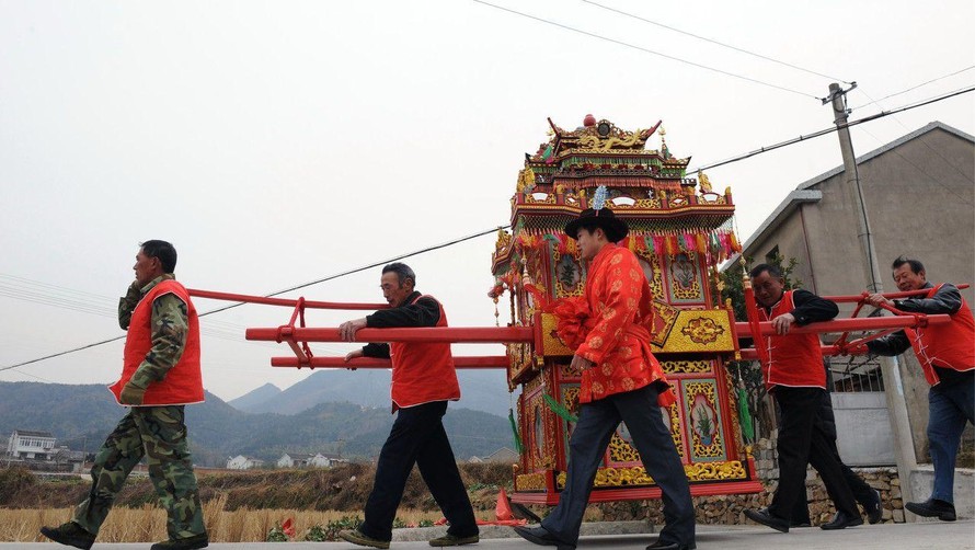 Vùng nông thôn Trung Quốc cấm tổ chức đám cưới và đám tang 