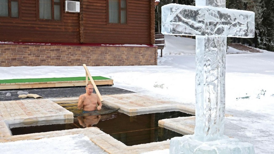 Tổng thống Nga ngâm mình trong nước lạnh