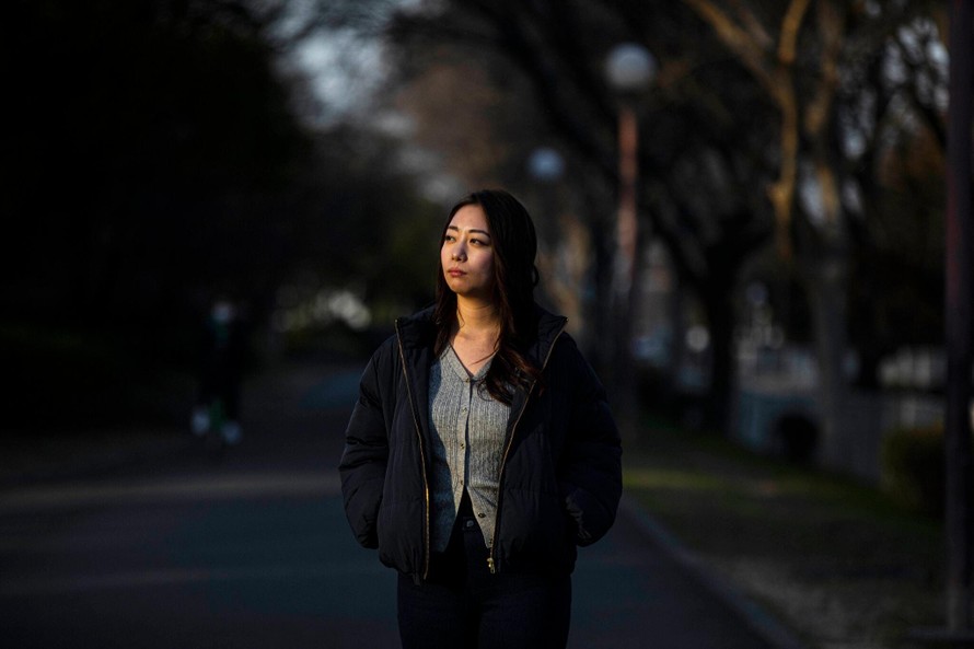 Hashimoto Nazuna từng thoát chết sau khi tự sát và hiện muốn giúp đỡ những phụ nữ bị trầm cảm do dịch bệnh. Ảnh: NY Times