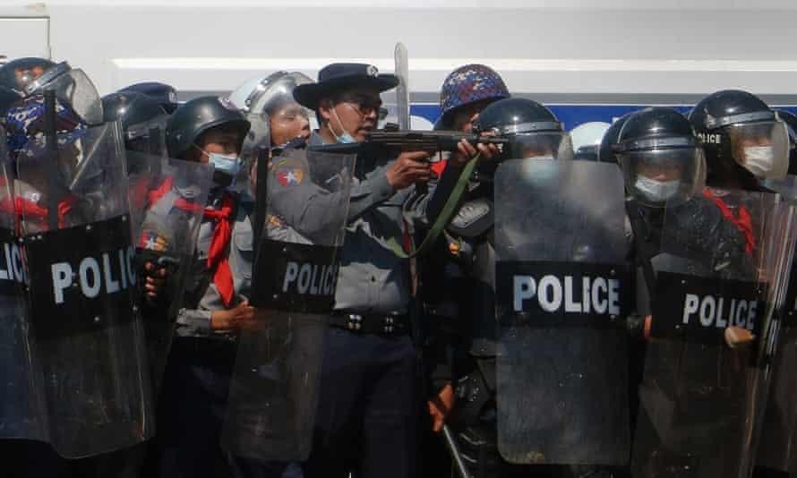 Cảnh sát Myanmar xin tị nạn ở Ấn Độ