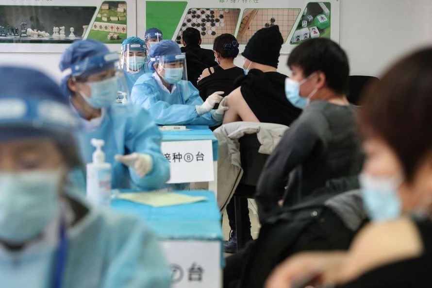 Trung Quốc đặt mục tiêu 40% dân số miễn dịch vào tháng 6