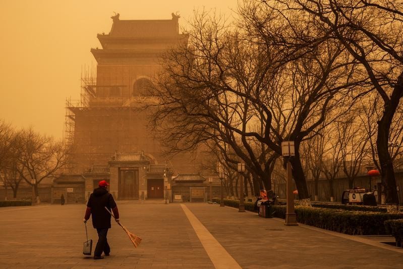 Bắc Kinh nghẹt thở vì bão cát