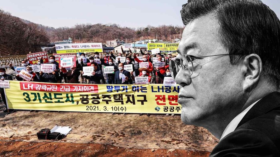 Người dân phản đối vụ việc đầu cơ đất của các nhân viên của Tập đoàn Nhà đất và Nhà ở Hàn Quốc do nhà nước điều hành. Vụ bê bối đang làm tổn hại đến sự ủng hộ đối với Tổng thống Hàn Quốc Moon Jae-in và đảng cầm quyền của ông. Ảnh: Nikkei Asia