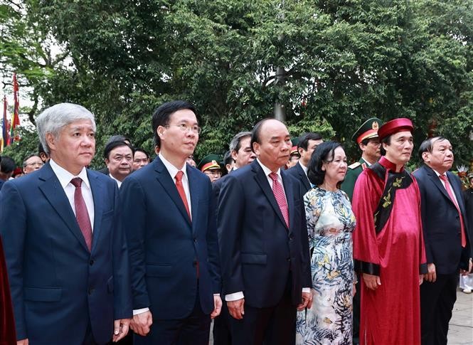 Chủ tịch nước Nguyễn Xuân Phúc dâng hương tại Lễ Giỗ Tổ Hùng Vương
