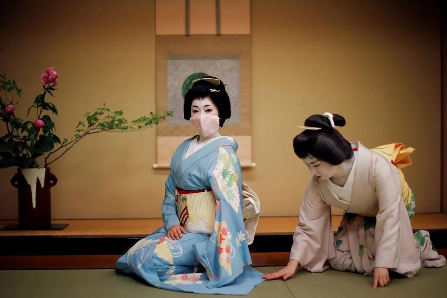 Nghề Geisha tại Nhật Bản đang gặp nhiều khó khăn trong thời buổi dịch bệnh. Ảnh: Reuters