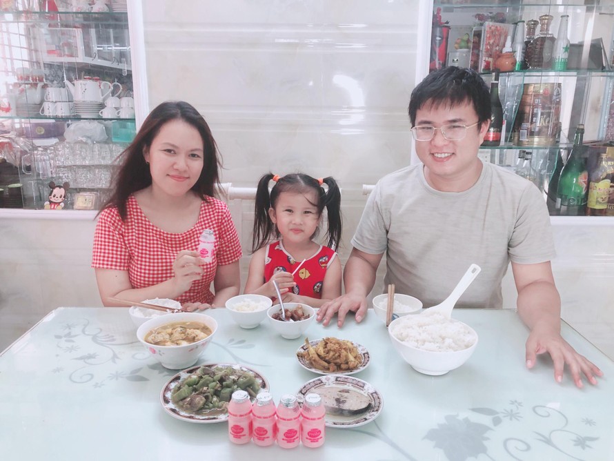 Những bữa cơm gia đình thơm ngon, vui vẻ của nhà chị Thanh Thanh “mùa giãn cách” thường được chị chia sẻ trên Facebook cá nhân.