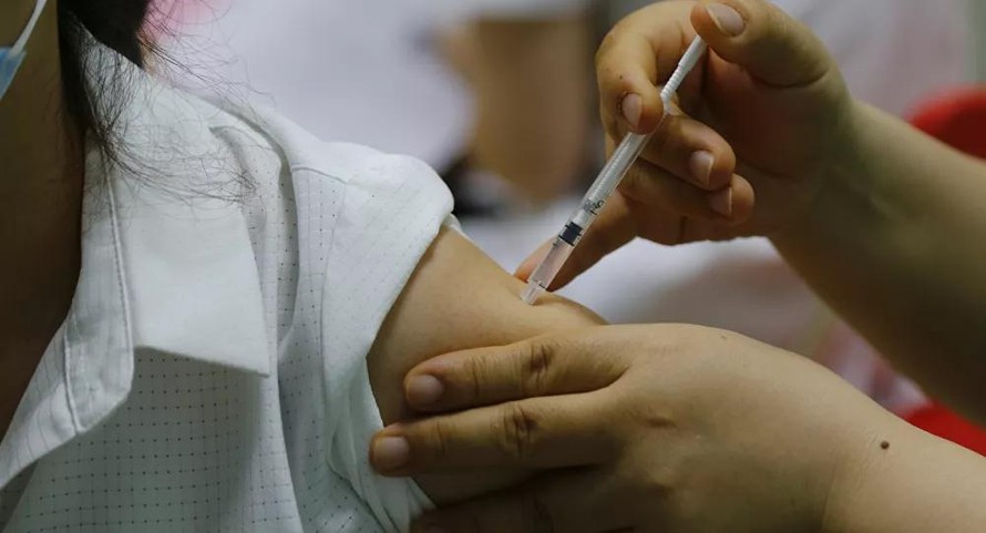 Bộ Y tế yêu cầu giải trình vụ 'hoa khôi được ưu tiên tiêm vaccine'