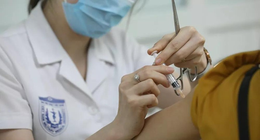 Thủ tướng chỉ đạo làm rõ thông tin ‘tiêm vaccine không cần đăng ký’