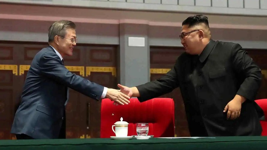Triều Tiên chấp nhận 'làm lành' vì khó khăn trong nước