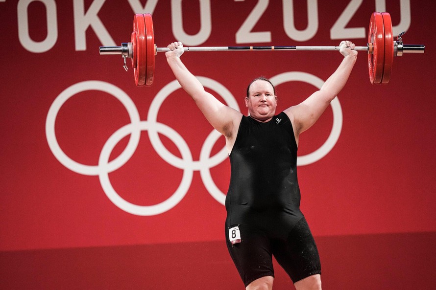 Laurel Hubbard lặng lẽ rời Olympic Tokyo 2020