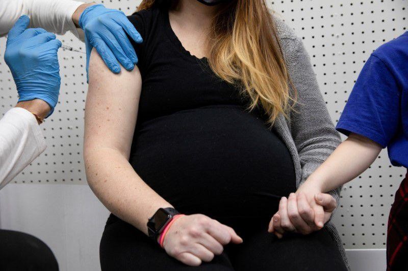Mỹ khuyên phụ nữ mang thai nên tiêm vaccine ngừa COVID-19