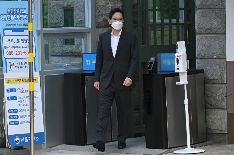 Phó Chủ tịch Samsung ra tù