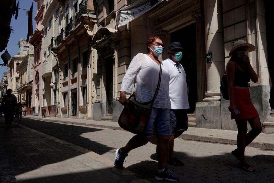 Cuba huy động quân đội sản xuất oxy y tế
