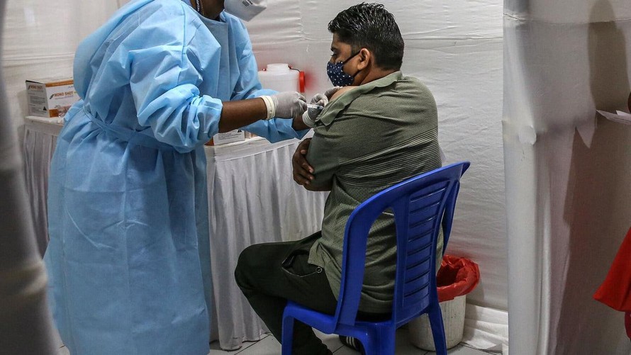 Một nửa dân số Ấn Độ được tiêm vaccine ngừa COVID-19