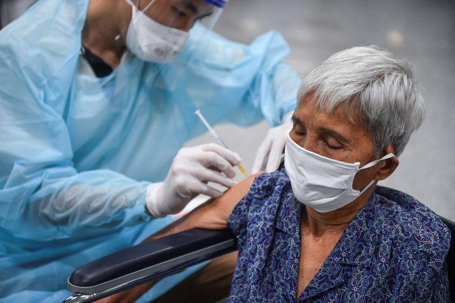 Thái Lan chậm tiêm chủng cho người cao tuổi