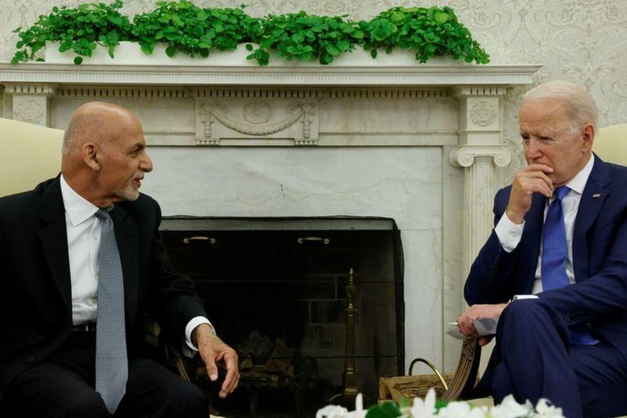 Tổng thống Mỹ Joe Biden gặp Tổng thống Afghanistan Ashraf Ghani tại Nhà Trắng ngày 25/6 năm 2021. Ảnh: Reuters