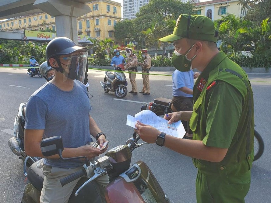 6 nhóm đối tượng được cấp giấy đi đường tại Hà Nội