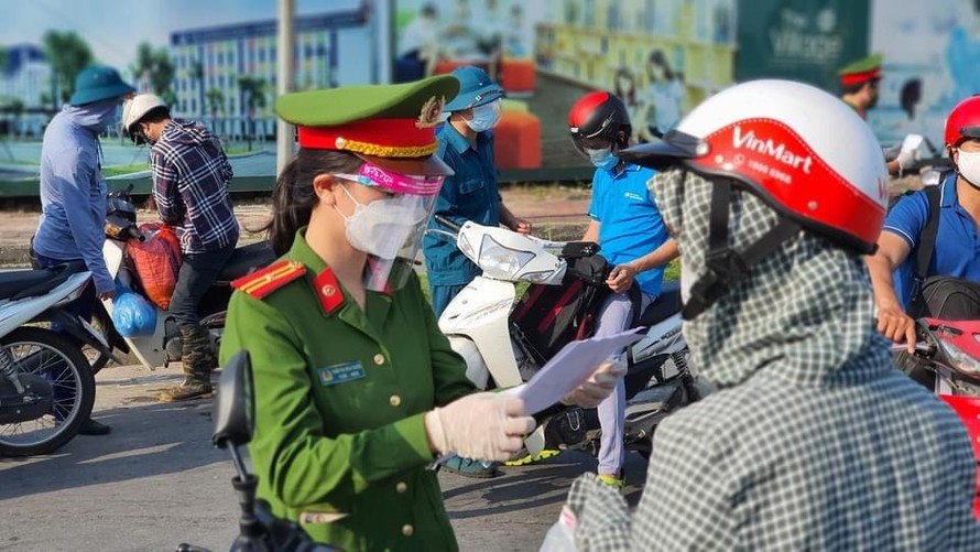 Chủ tịch Hà Nội: Cần tiếp thu, điều chỉnh việc cấp giấy đi đường