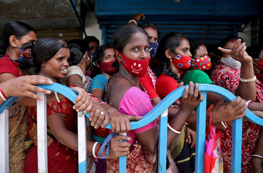Thế giới kêu gọi Ấn Độ tái xuất khẩu vaccine 