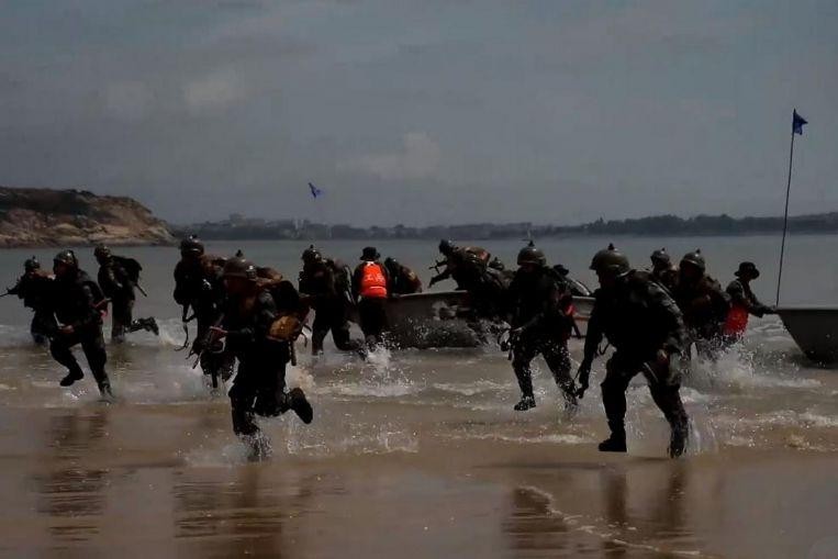 Trung Quốc tập trận đổ bộ bãi biển đối diện đảo Đài Loan