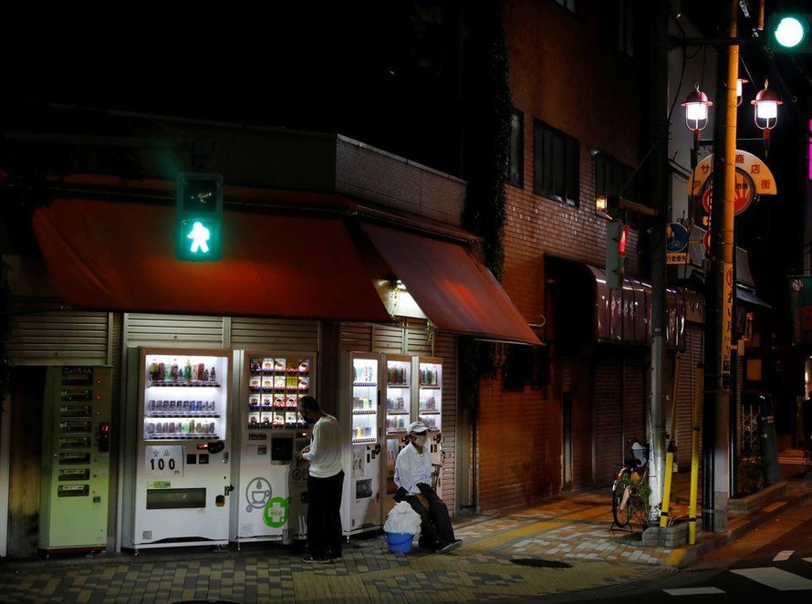 Một khu phố của dân lao động tại Tokyo. Ảnh: Reuters