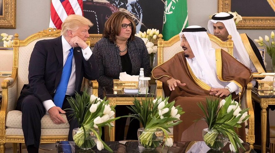 Hoàng gia Ả Rập tặng đồ giả cho cựu Tổng thống Donald Trump 