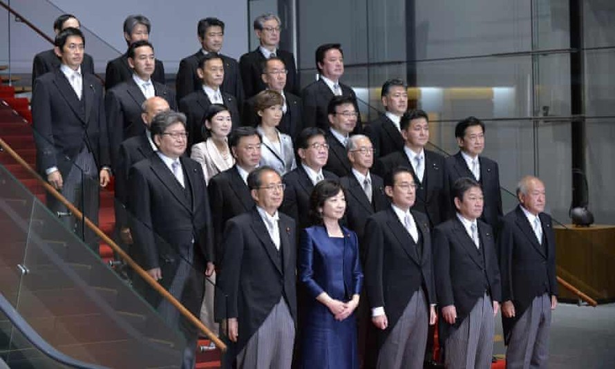 Chỉ 3 trong số 20 thành viên nội các Nhật Bản là phụ nữ. Ảnh: AP