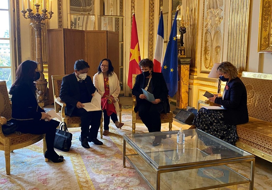 Thứ trưởng Bộ Văn hóa, Thể thao và Du lịch Việt Nam Hoàng Đạo Cương có buổi làm việc với Bộ trưởng Bộ Văn hóa Pháp Roselyne Bachelot-Narquin.