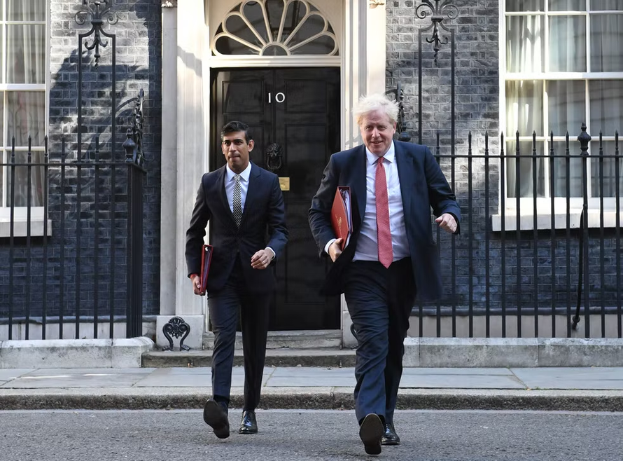 Cựu Thủ tướng Boris Johnson và cựu Bộ trưởng Tài chính Rishi Sunak được dự đoán sẽ ra tranh cử vị trí Chủ tịch Đảng Bảo thủ. Ảnh: Independent
