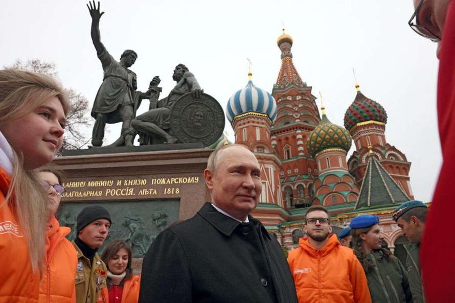 Ông Putin tán thành việc sơ tán thường dân khỏi Kherson