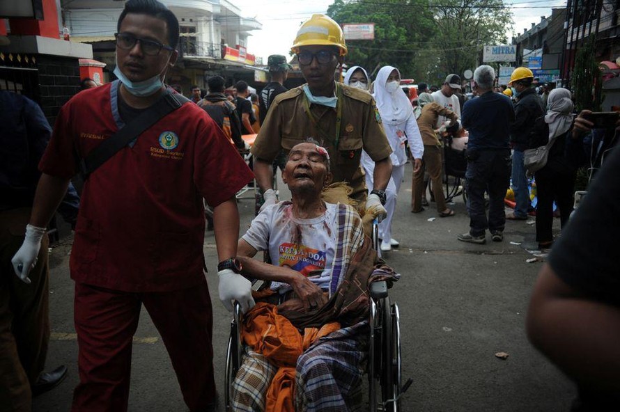 Indonesia khẩn trương tìm người mắc kẹt sau thảm họa động đất 