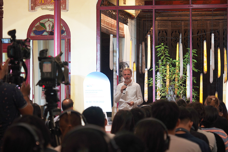 Ông Christian Manhart, Chủ tịch Nhóm chuyên đề Liên Hợp Quốc về Thanh thiếu niên và Thanh niên, Trưởng Đại diện UNESCO tại Việt Nam chia sẻ tại hội thảo.