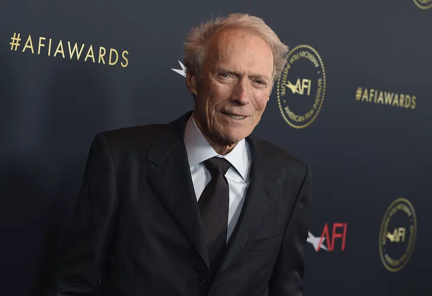 Clint Eastwood ngồi ghế đạo diễn ở tuổi 93