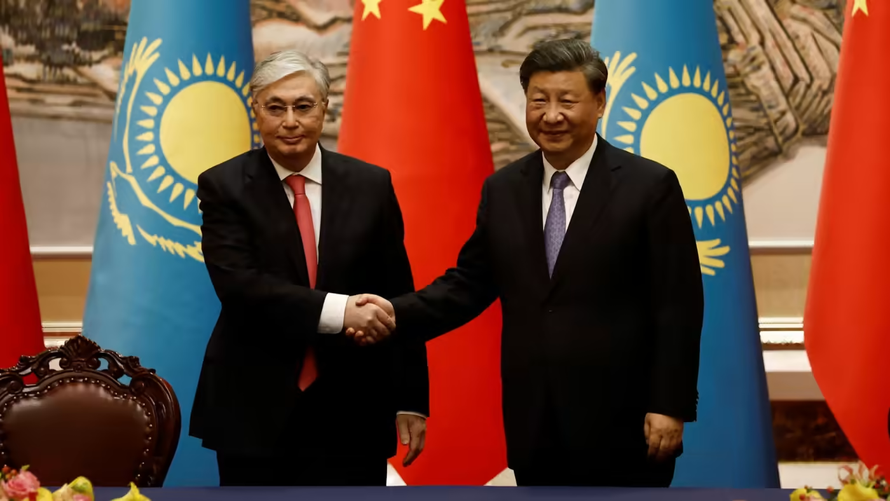 Chủ tịch Trung Quốc Tập Cận Bình hội đàm với Tổng thống Kazakhstan Kassym-Jomart Tokayev tại Tây An. Ảnh: Reuters