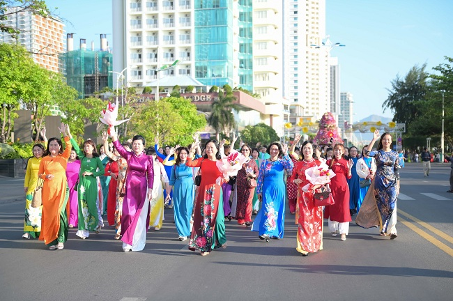 Festival Biển 2023: Tôn vinh áo dài Việt Nam