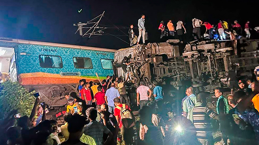 Gần 1.000 người thương vong sau tai nạn đường sắt Ấn Độ