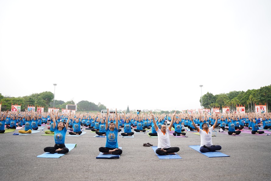 Hơn 1.000 người tham dự Ngày quốc tế Yoga tại Huế