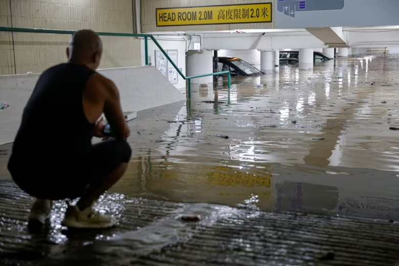 Hồng Kông khắc phục thiệt hại sau trận mưa 'thế kỷ'