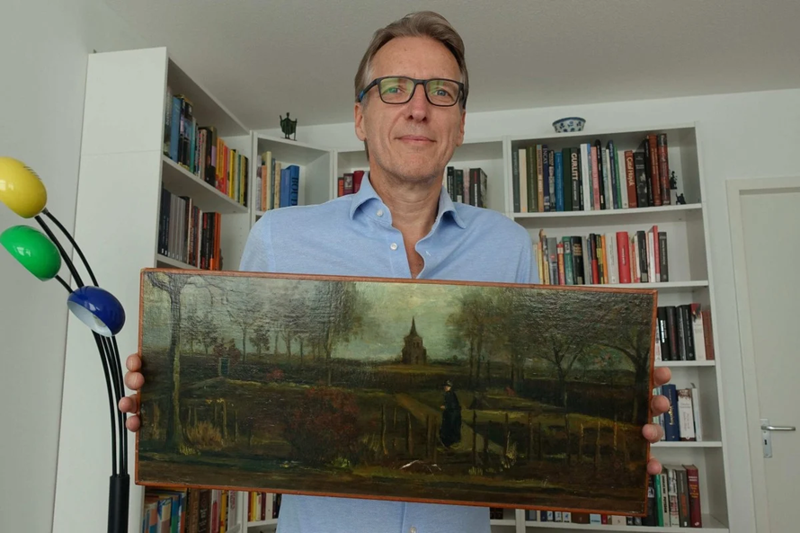 Thám tử Arthur Brand đã tìm lại được bức tranh quý giá của Vincent van Gogh. Ảnh: AFP