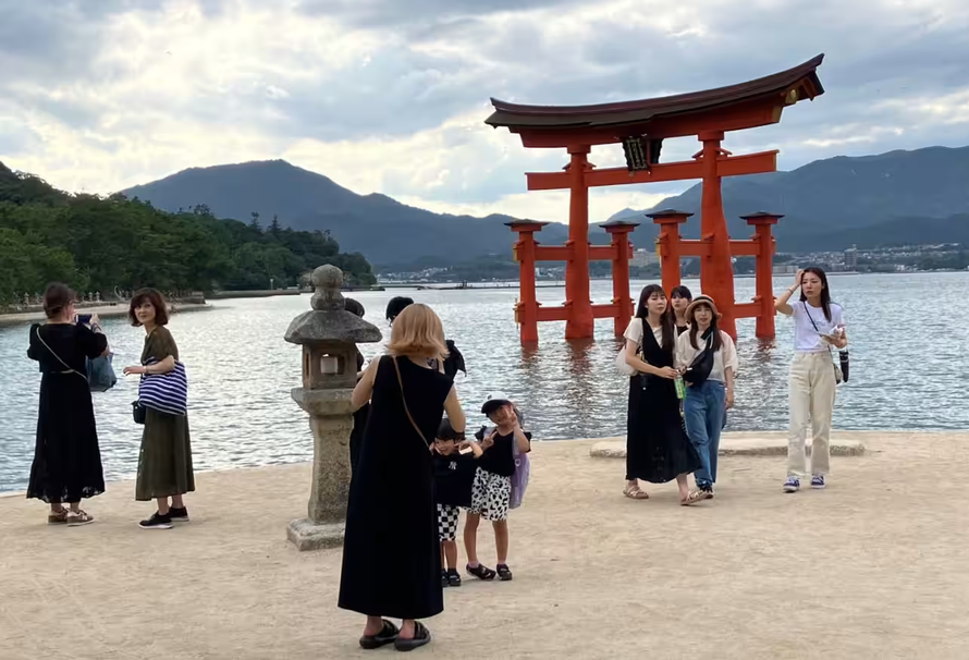 Đảo Nhật Bản áp dụng 'thuế nhập cảnh' với du khách
