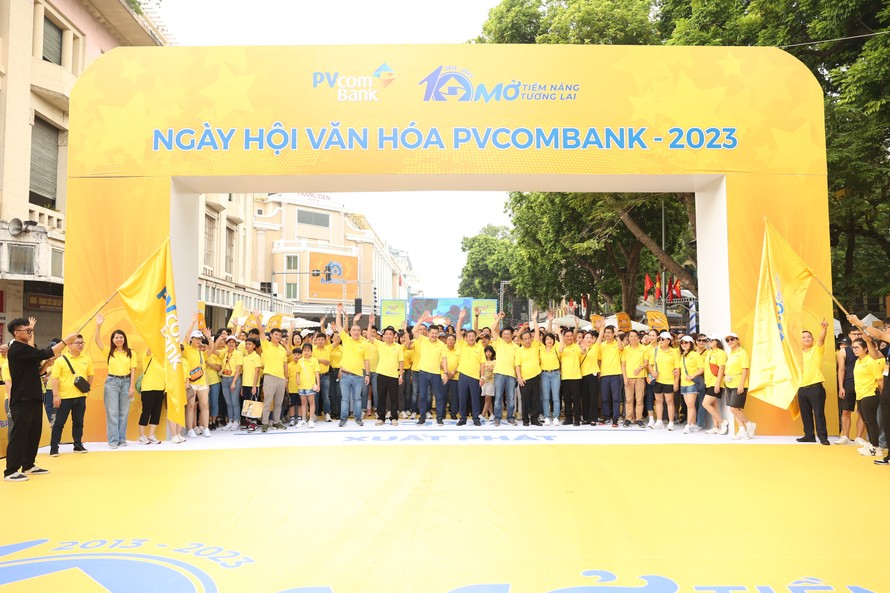 Quảng trường đi bộ Hồ Hoàn Kiếm là nơi đầu tiên diễn ra sự kiện đi bộ trong “Ngày hội Văn hóa” tại Thủ đô Hà Nội.